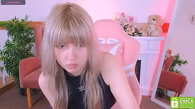 Snapshot of Grace_and__Jacob chatting on 12/04/25, 10:46 Grace and Jacob online show from 12/04/25, 10:46