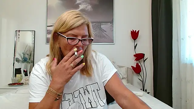 YulliaMilf online show from 09/19/25, 06:37