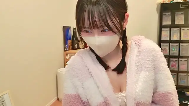 Snapshot of HIKARI_x0 chatting on 04/17/26, 02:20 HIKARI x0 online show from 04/17/26, 02:20