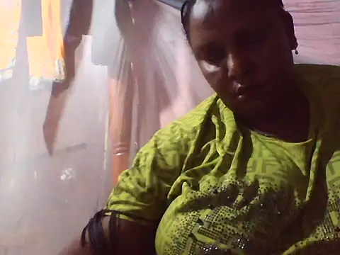 Snapshot of big_clits chatting on 04/24/26, 12:35 big clits online show from 04/24/26, 12:35