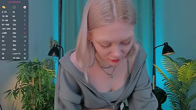 Snapshot of _Rude_Girl_ chatting on 02/16/25, 05:37 Rude Girl online show from 02/16/25, 05:37