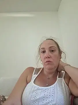 Wisie Cutie online show from 09/17/25, 03:14