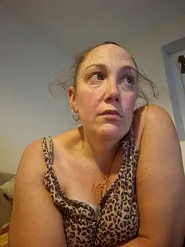 Snapshot of Wisie_Cutie chatting on 11/04/25, 10:53 Wisie Cutie online show from 11/04/25, 10:53