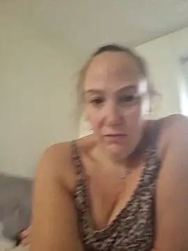 Snapshot of Wisie_Cutie chatting on 11/15/25, 01:07 Wisie Cutie online show from 11/15/25, 01:07