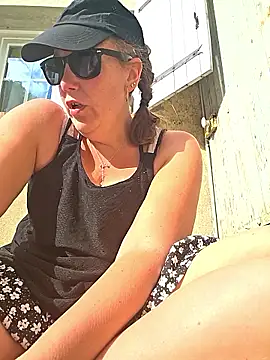 Snapshot of Wisie_Cutie chatting on 04/19/26, 03:44 Wisie Cutie online show from 04/19/26, 03:44