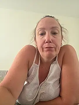 Snapshot of Wisie_Cutie chatting on 05/10/26, 12:21 Wisie Cutie online show from 05/10/26, 12:21