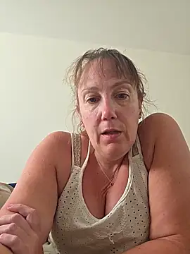 Snapshot of Wisie_Cutie chatting on 06/02/26, 03:47 Wisie Cutie online show from 06/02/26, 03:47