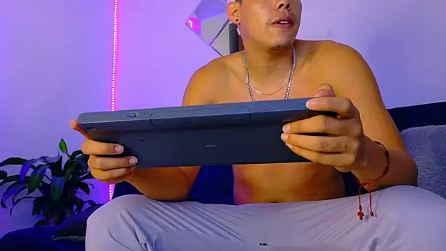 Snapshot of rick03_leto chatting on 11/12/25, 04:35 rick03 leto online show from 11/12/25, 04:35