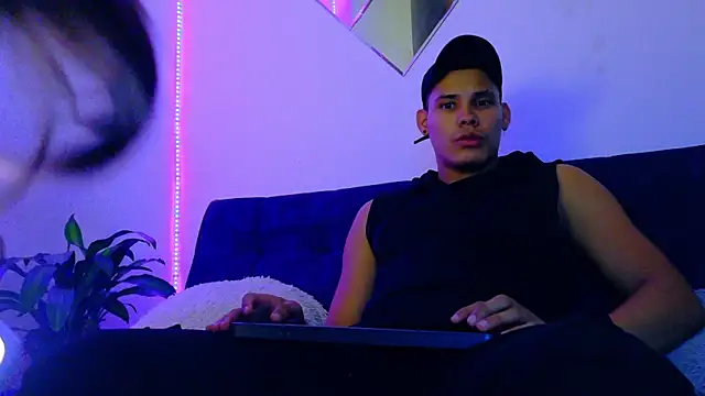 Snapshot of rick03_leto chatting on 11/14/25, 03:38 rick03 leto online show from 11/14/25, 03:38