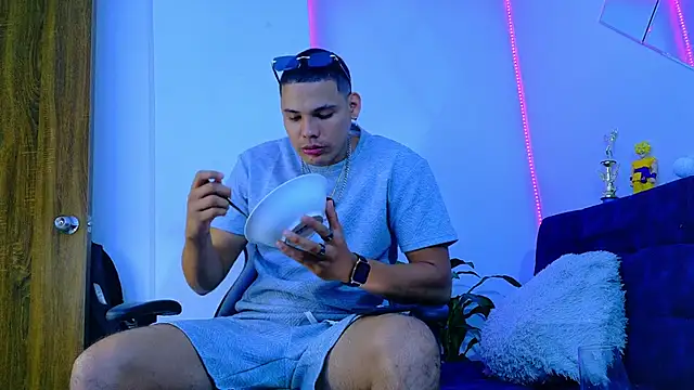 Snapshot of rick03_leto chatting on 11/22/25, 04:44 rick03 leto online show from 11/22/25, 04:44