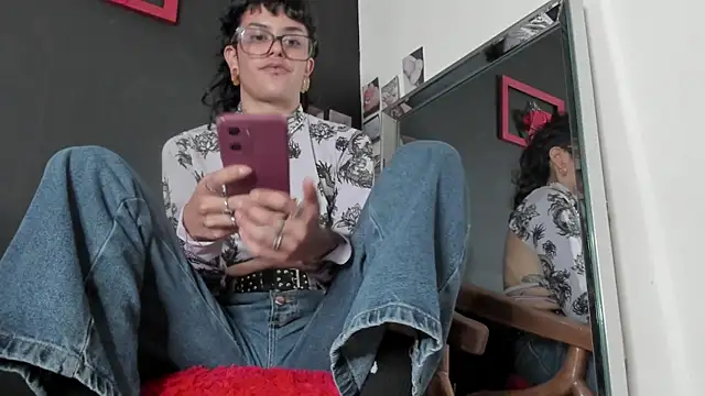 Snapshot of trinitty chatting on 02/26/25, 11:26 trinitty online show from 02/26/25, 11:26