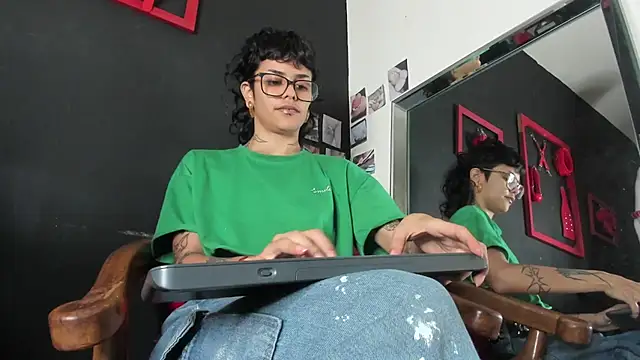 Snapshot of trinitty chatting on 03/10/25, 02:05 trinitty online show from 03/10/25, 02:05