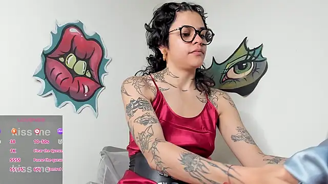 Snapshot of trinitty chatting on 02/19/26, 12:01 trinitty online show from 02/19/26, 12:01