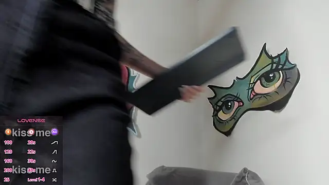 Snapshot of trinitty chatting on 03/19/26, 01:04 trinitty online show from 03/19/26, 01:04