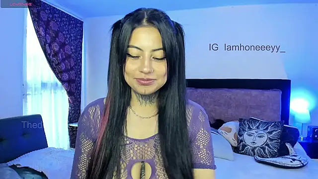 Snapshot of Thedollhoney chatting on 02/21/26, 02:40 Thedollhoney online show from 02/21/26, 02:40