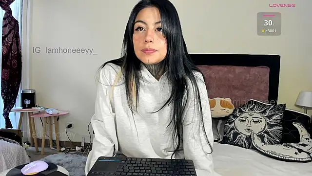 Snapshot of Thedollhoney chatting on 04/01/26, 04:37 Thedollhoney online show from 04/01/26, 04:37