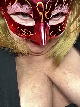 Snapshot of mariannecox chatting on 12/04/24, 02:48 mariannecox online show from 12/04/24, 02:48