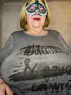 Snapshot of mariannecox chatting on 12/17/24, 10:32 mariannecox online show from 12/17/24, 10:32