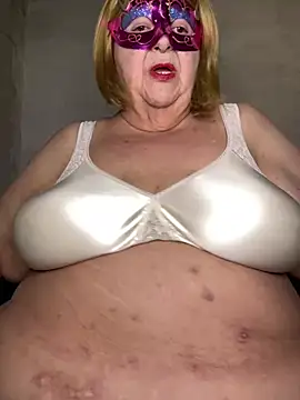 Snapshot of mariannecox chatting on 12/27/24, 02:25 mariannecox online show from 12/27/24, 02:25