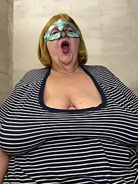 Snapshot of mariannecox chatting on 02/23/25, 09:05 mariannecox online show from 02/23/25, 09:05