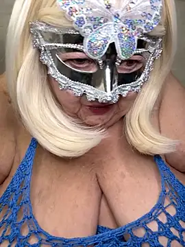 Snapshot of mariannecox chatting on 10/24/25, 07:32 mariannecox online show from 10/24/25, 07:32