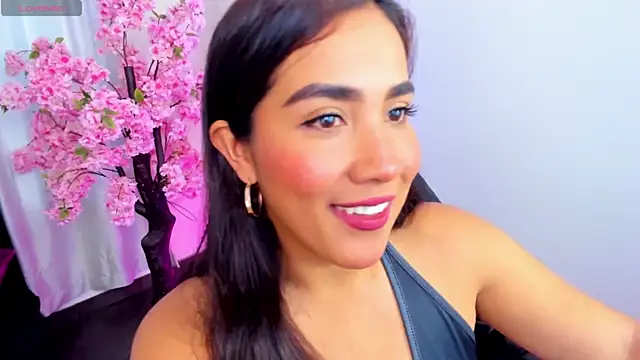 Snapshot of KAROLIVONNE chatting on 07/02/26, 04:57 KAROLIVONNE online show from 07/02/26, 04:57