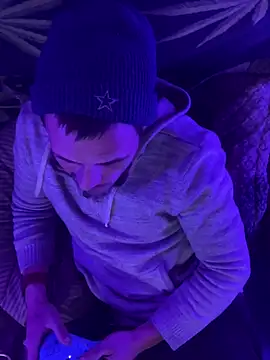 Snapshot of bugboy chatting on 03/17/26, 01:43 bugboy online show from 03/17/26, 01:43