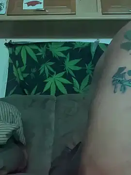 Snapshot of bugboy chatting on 04/21/26, 01:29 bugboy online show from 04/21/26, 01:29