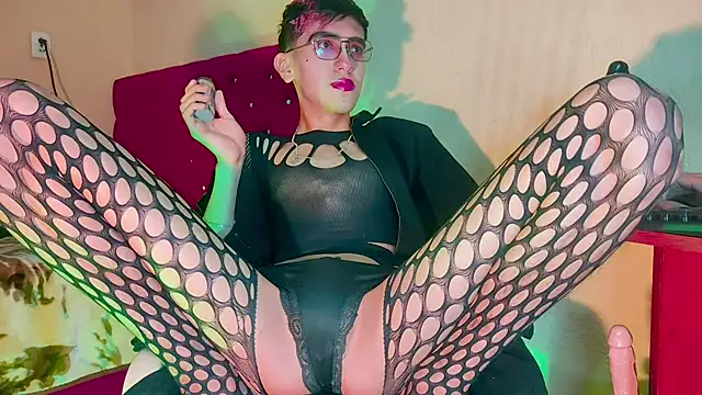 SEXYTRAV18 online show from 02/12/25, 12:27