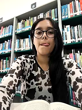 Snapshot of Annya-sweet chatting on 03/18/26, 03:04 Annya-sweet online show from 03/18/26, 03:04