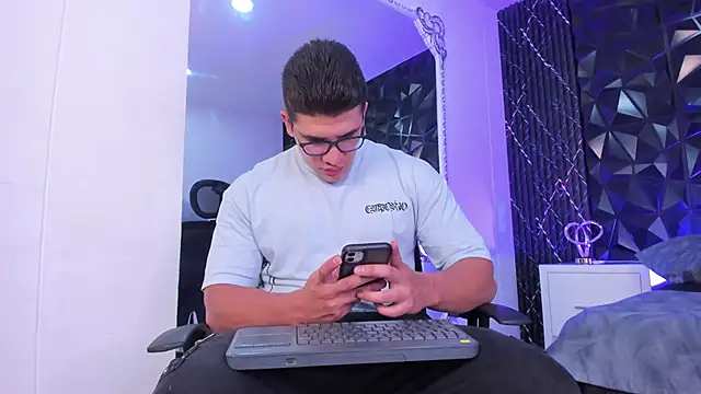 Snapshot of JeffDaltton chatting on 12/13/25, 08:14 JeffDaltton online show from 12/13/25, 08:14