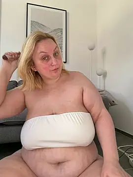 Snapshot of BBW_Nora chatting on 04/30/26, 08:09 BBW Nora online show from 04/30/26, 08:09