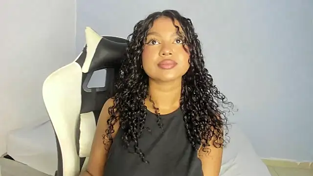 Snapshot of chloe_ebony_ chatting on 01/11/25, 08:54 chloe ebony  online show from 01/11/25, 08:54