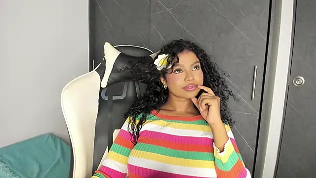 chloe ebony  online show from 01/12/26, 11:43