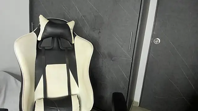 Snapshot of chloe_ebony_ chatting on 04/02/26, 12:52 chloe ebony online show from 04/02/26, 12:52