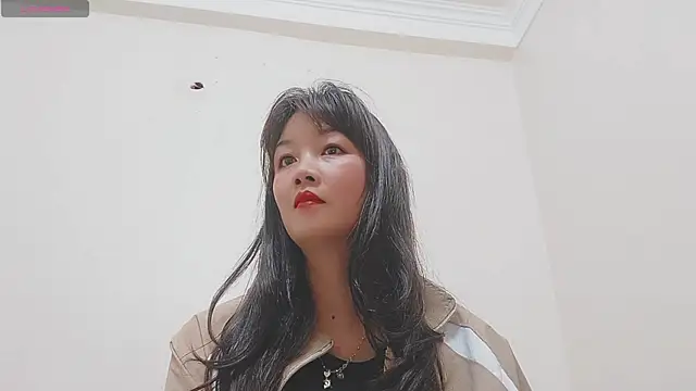 Holygirlsweet777 online show from 03/06/25, 04:52