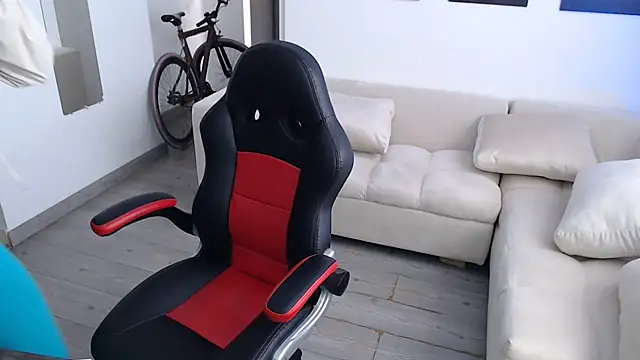 i am nina  online show from 01/07/25, 08:21