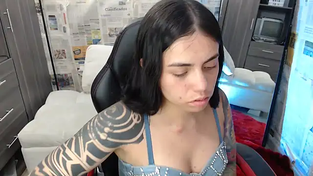 i am nina  online show from 10/25/25, 02:08