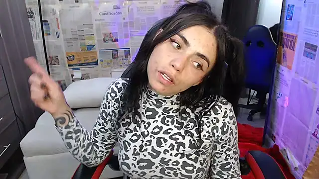 i am nina  online show from 11/14/25, 04:33