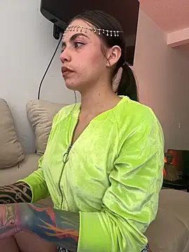 i am nina  online show from 12/17/25, 07:53