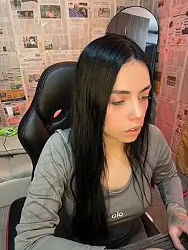 Snapshot of i_am_nina_ chatting on 04/16/26, 09:39 i am nina online show from 04/16/26, 09:39