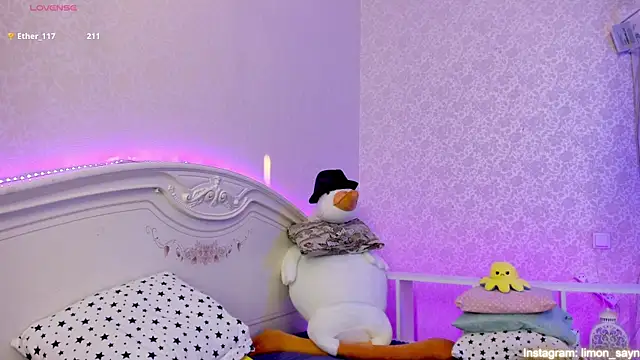 LillyMoure  online show from 02/18/25, 03:10