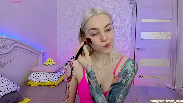 LillyMoure  online show from 03/20/25, 11:45