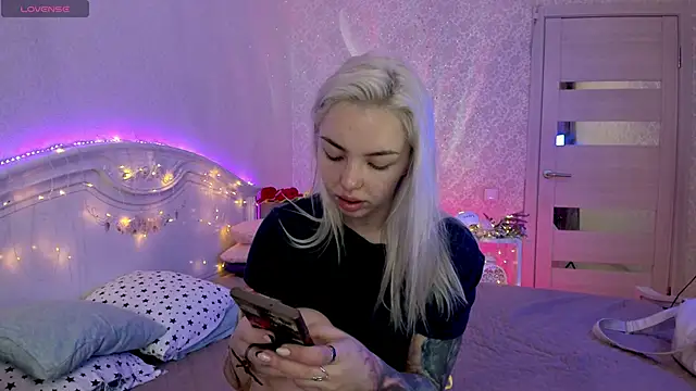 LillyMoure  online show from 09/26/25, 11:20