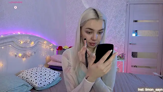 LillyMoure  online show from 10/11/25, 11:36