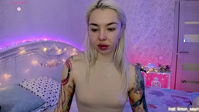 LillyMoure  online show from 11/11/25, 11:27