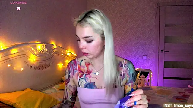 LillyMoure  online show from 03/08/26, 11:52