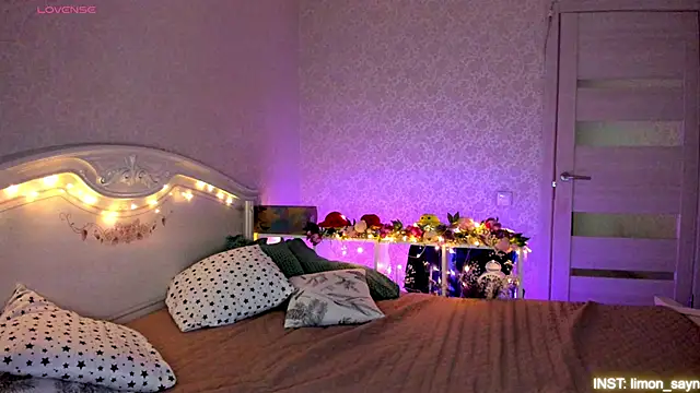 Snapshot of LillyMoure_ chatting on 05/01/26, 11:20 LillyMoure online show from 05/01/26, 11:20