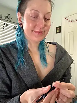 MissCumberdale online show from 12/19/24, 05:08