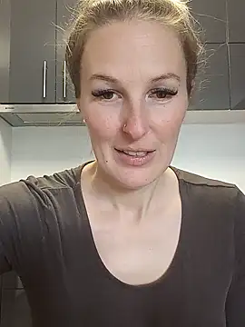 Snapshot of MaviePearl chatting on 02/27/25, 09:32 MaviePearl online show from 02/27/25, 09:32